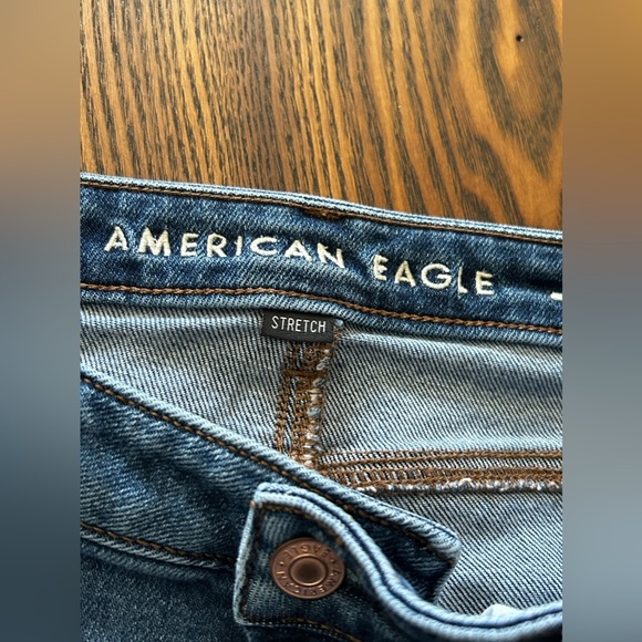 American Eagle Mom Jeans Size 4 regular Denim Destroyed Distressed medium blue - Picture 5 of 16
